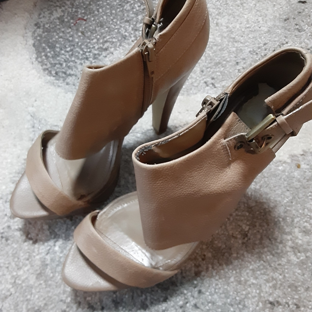 Heels - Picture 2 of 2